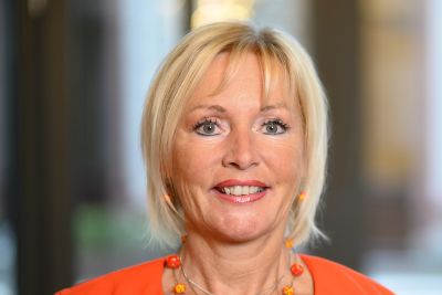 Portrait von Ministerin Prof. Dr. Kristina Sinemus