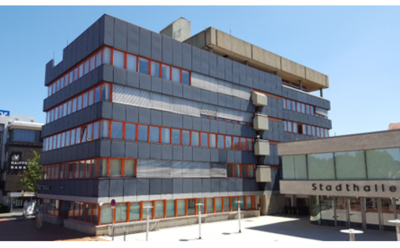 Foto Rathaus und Stadthalle der Stadt Baunatal mit LoRaWAN-Antennen