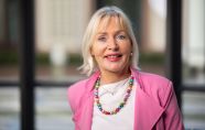 Portrait von Ministerin Prof. Dr. Kristina Sinemus © HMD 