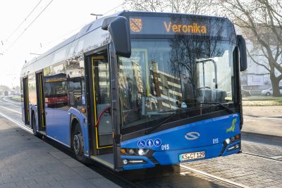 Bild eines Buses mit der digitalen Veronika-Aufschrift